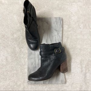 Cole Haan Heeled Ankle Boots Strap Buckle Side Zipper Black Leather Sz 7.5